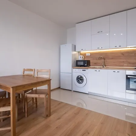 Brand New Apt. In A Quiet Area Appartement