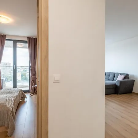 Brand New Apt. In A Quiet Area Apartamento *